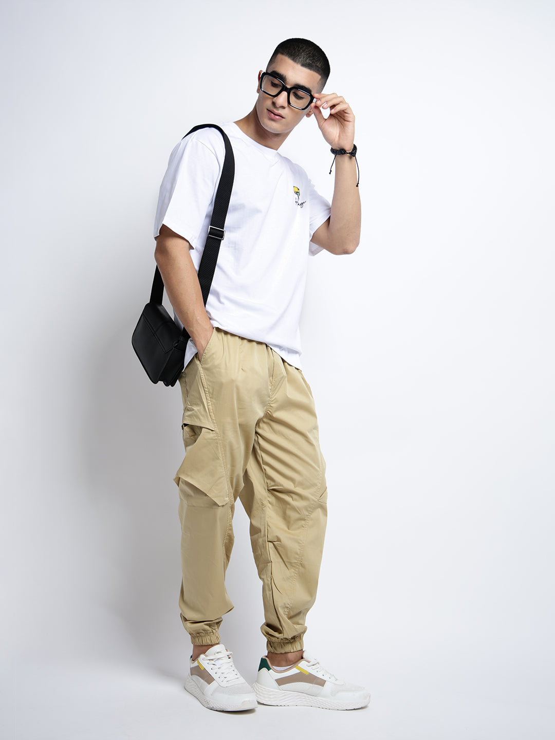 Men's Graphic Print White Short Sleeves Round Neck Regular Fit T-Shirt