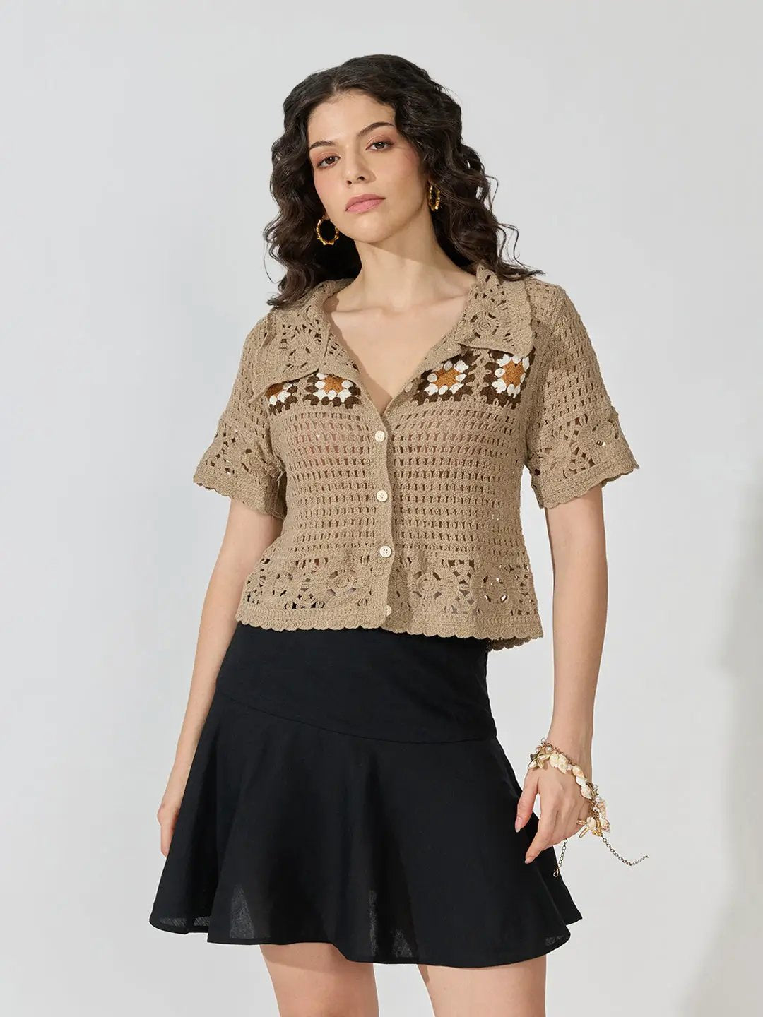 Women's Geometric Beige Collared Button Front Short Sleeve Top
