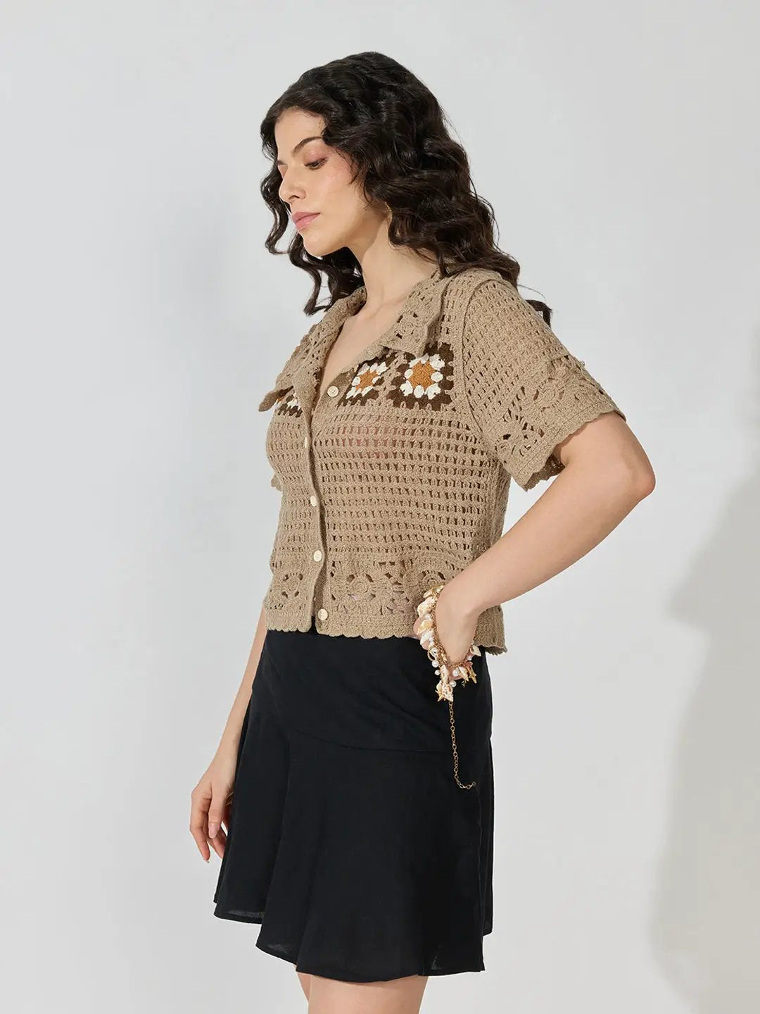 Women's Geometric Beige Collared Button Front Short Sleeve Top