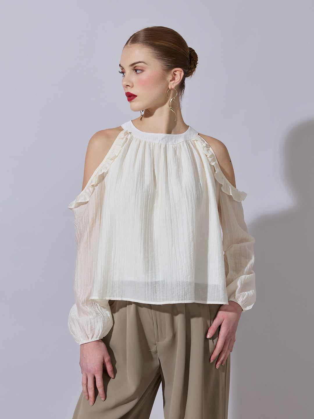 Women's Off-White Cold-Shoulder Ruffle Top