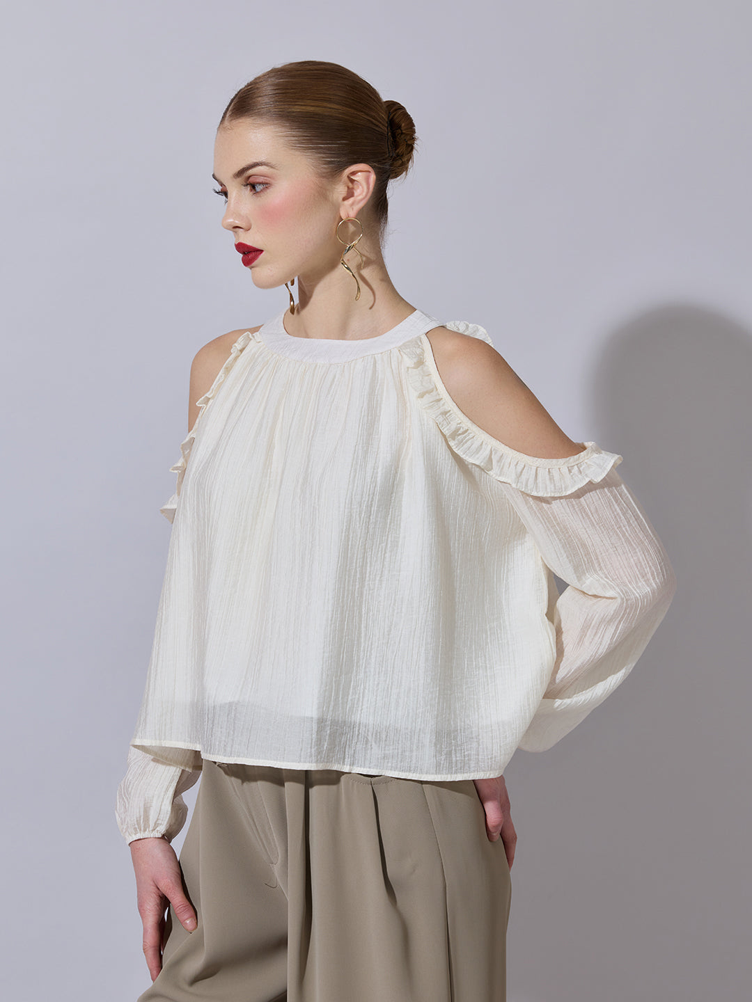 Women's Off-White Cold-Shoulder Ruffle Top