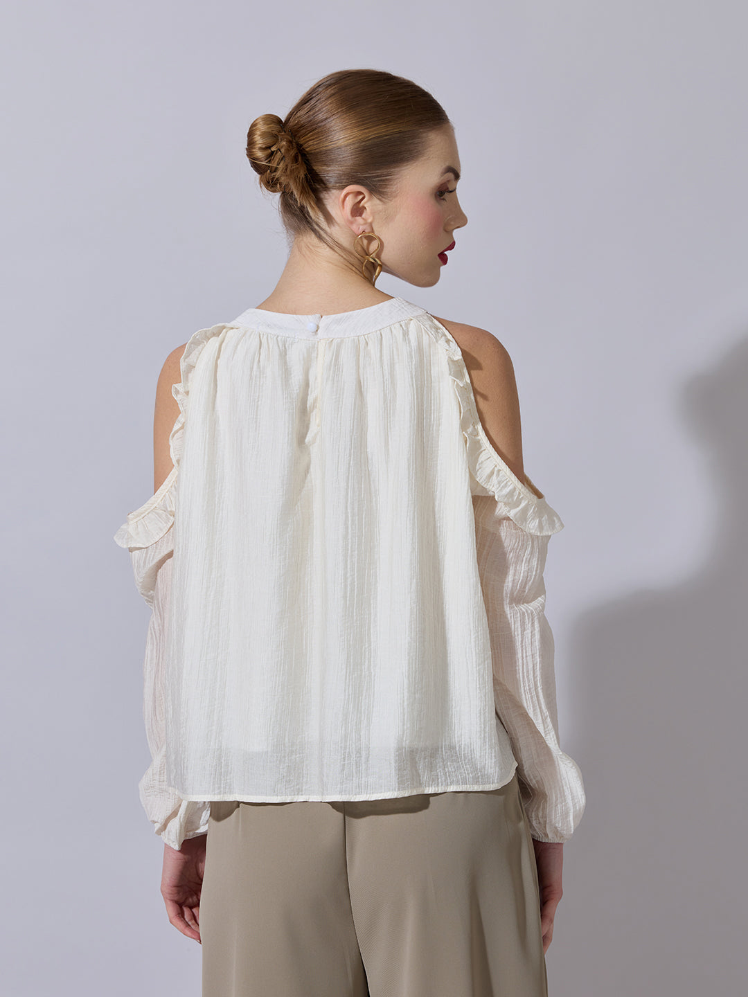 Women's Off-White Cold-Shoulder Ruffle Top