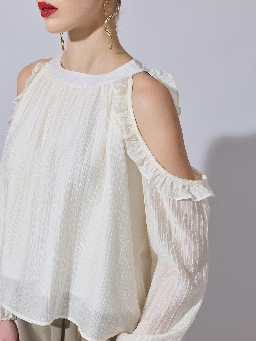 Women's Off-White Cold-Shoulder Ruffle Top