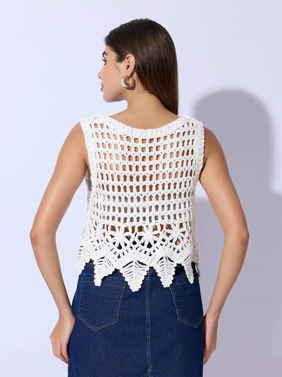 Women's White Round Neck Crop Top - Uncategorized from SHOWOFFFF