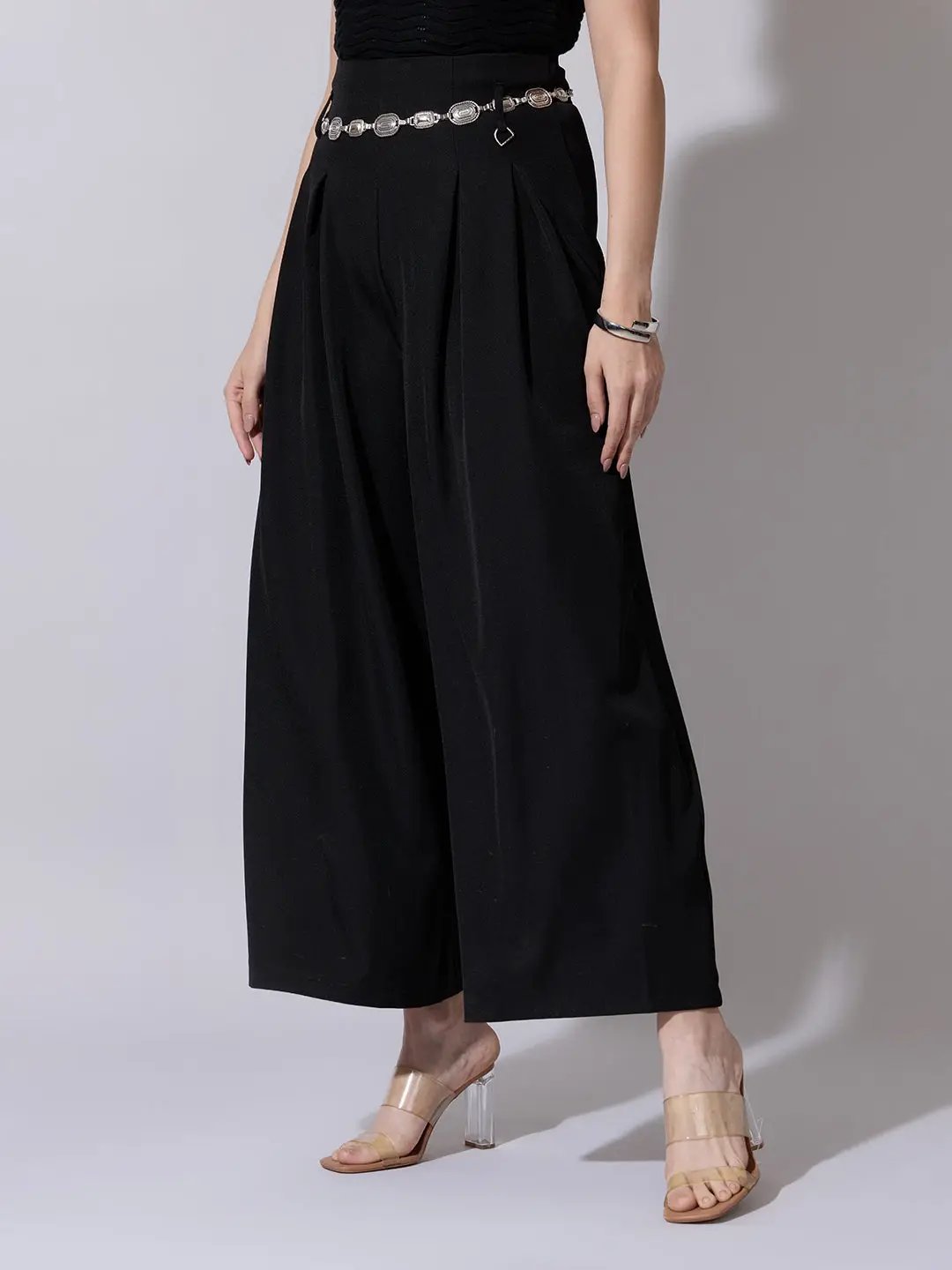 Women's Pleated Black Wide Leg Trousers with Belt - Uncategorized from SHOWOFFFF