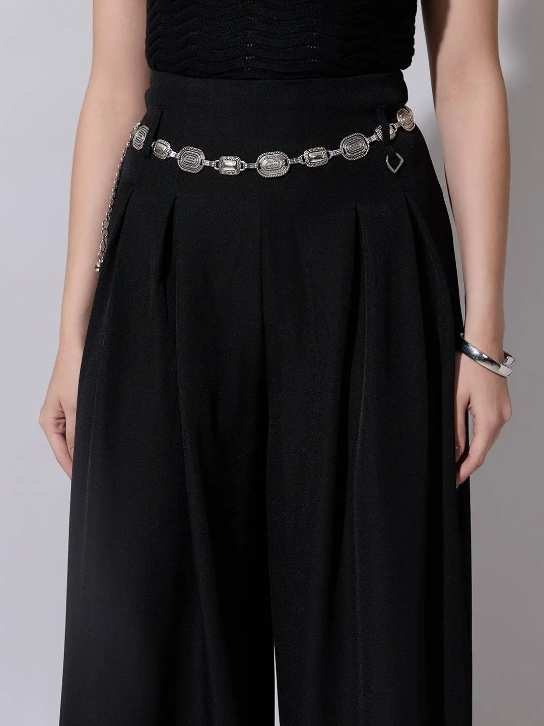 Women's Pleated Black Wide Leg Trousers with Belt - Uncategorized from SHOWOFFFF