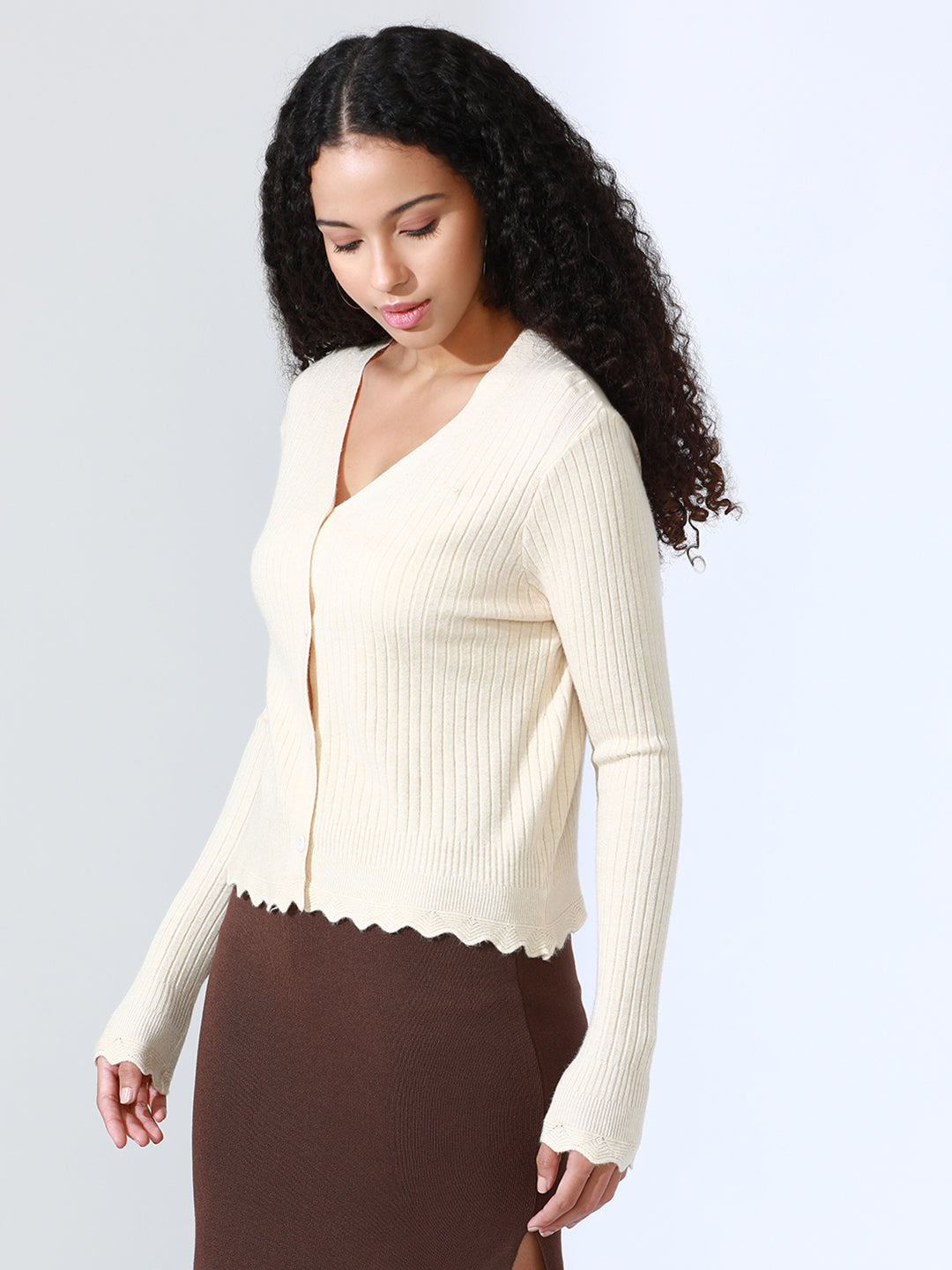 Women's Beige Ribbed V-Neck Top with Scalloped Hem
