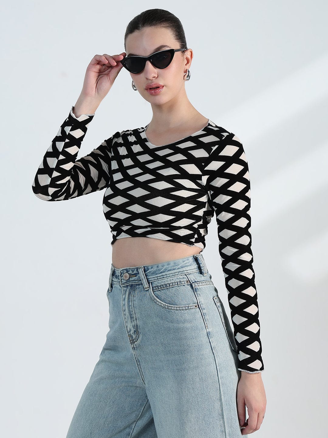 Women's Geometric White Fitted Crop Top