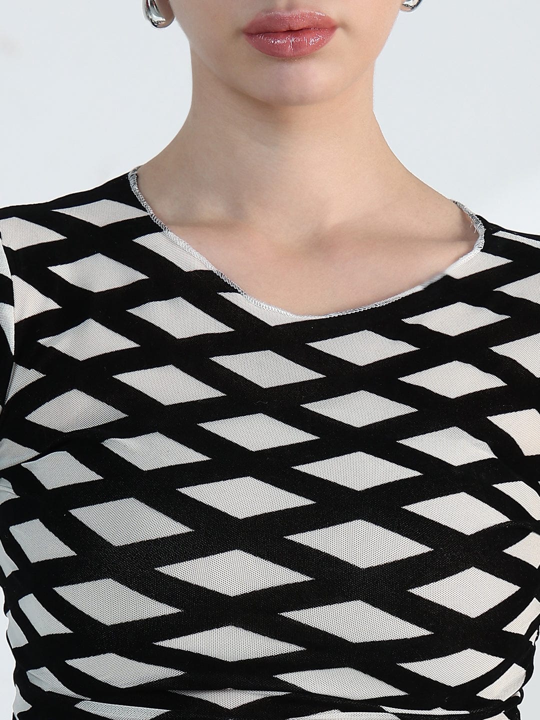 Women's Geometric White Fitted Crop Top