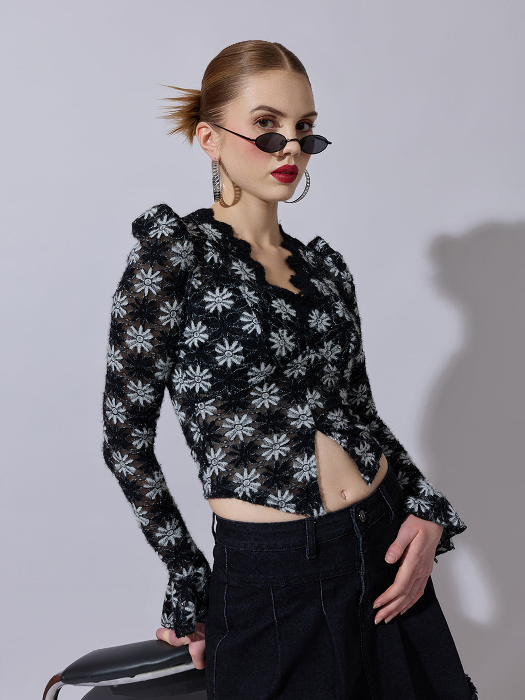 Women's Floral Black Scallop V-Neck Sheer Lace Fitted Top