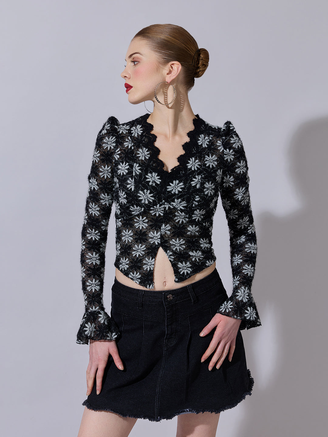 Women's Floral Black Scallop V-Neck Sheer Lace Fitted Top