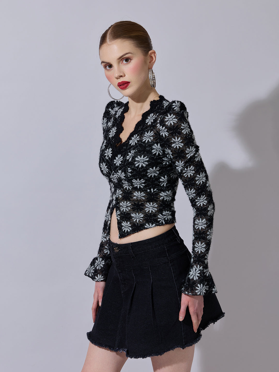 Women's Floral Black Scallop V-Neck Sheer Lace Fitted Top