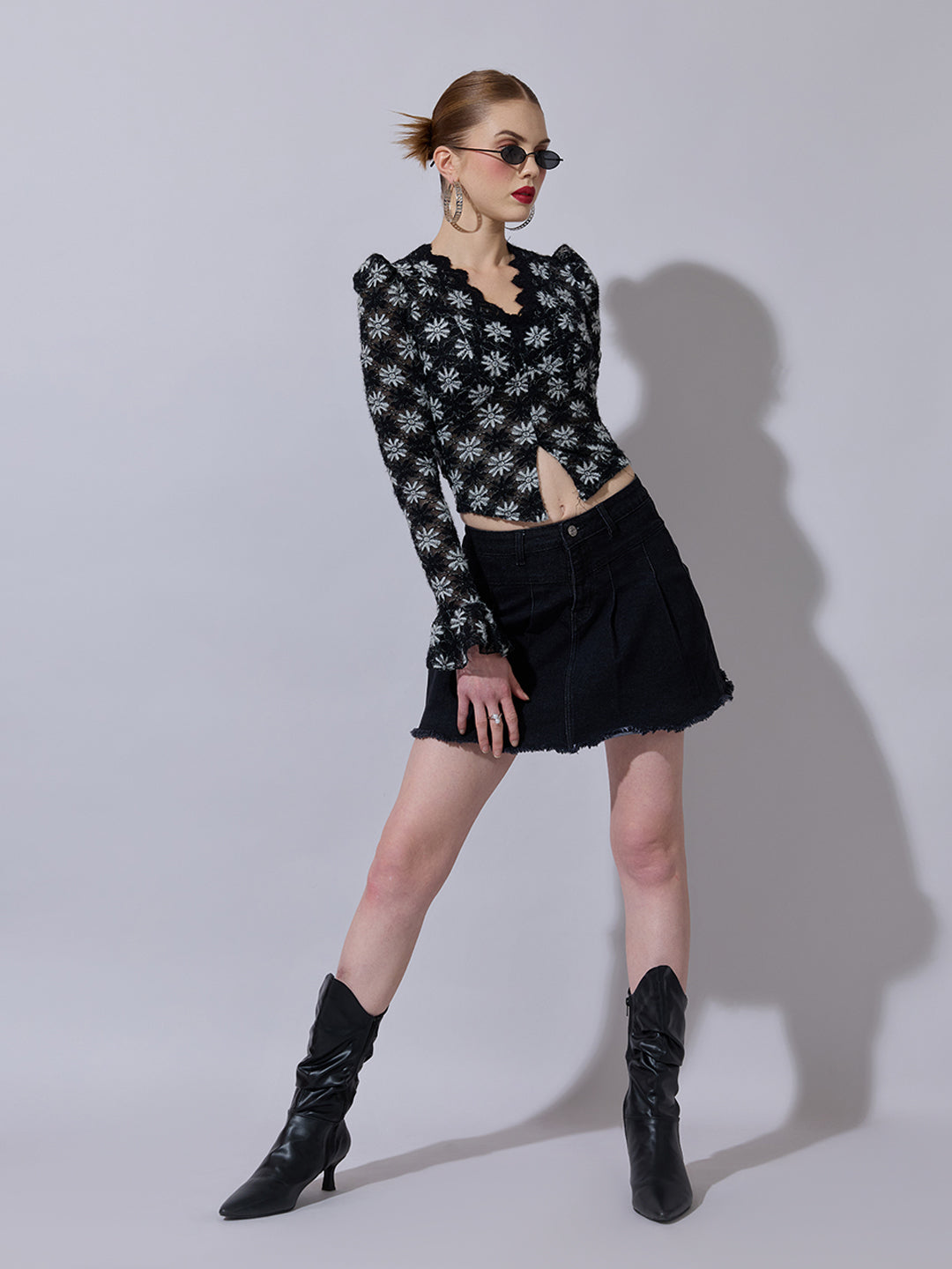 Women's Floral Black Scallop V-Neck Sheer Lace Fitted Top