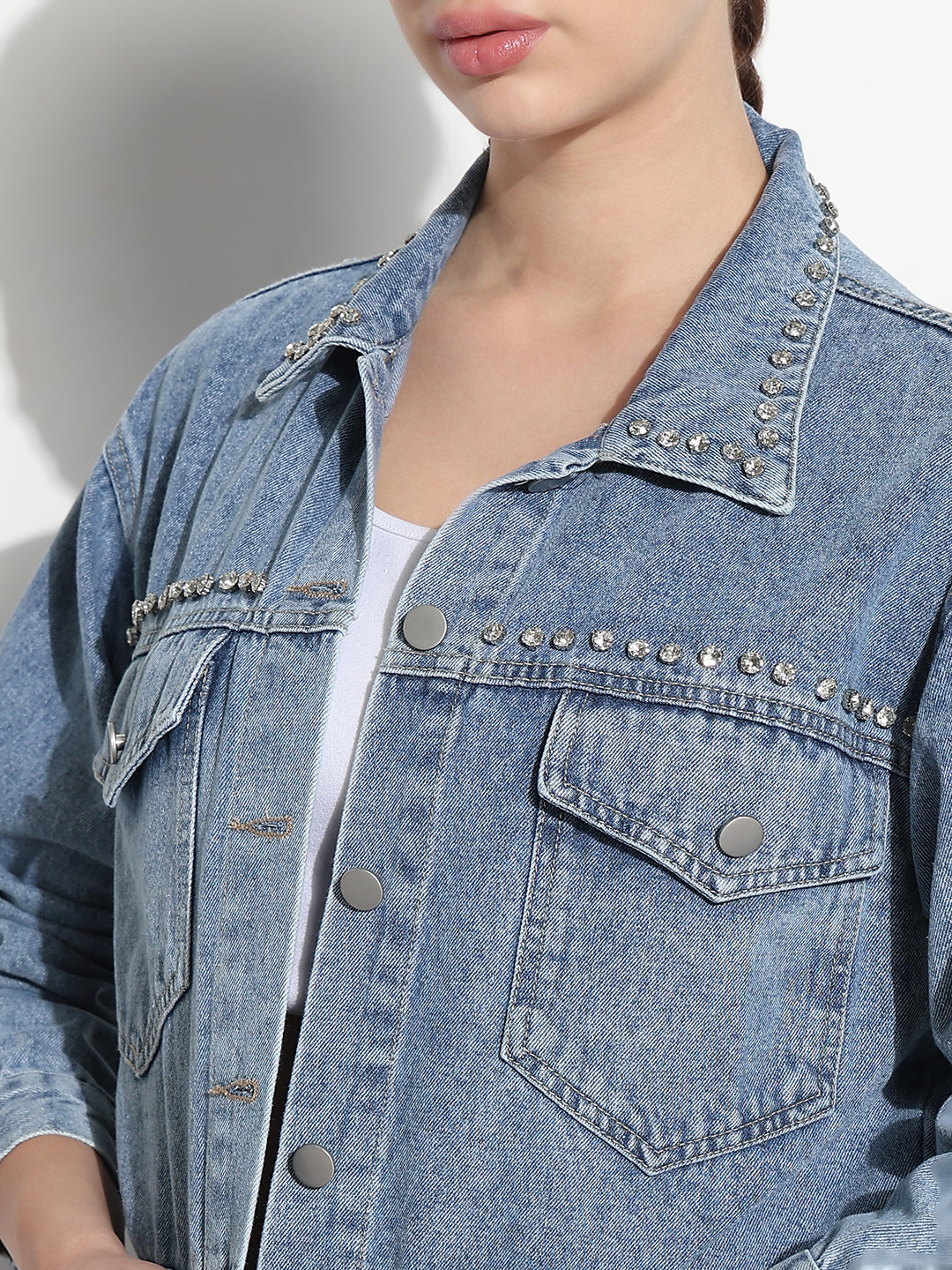 Women's Embellished Blue Spread Collar Relaxed Fit Denim Jacket