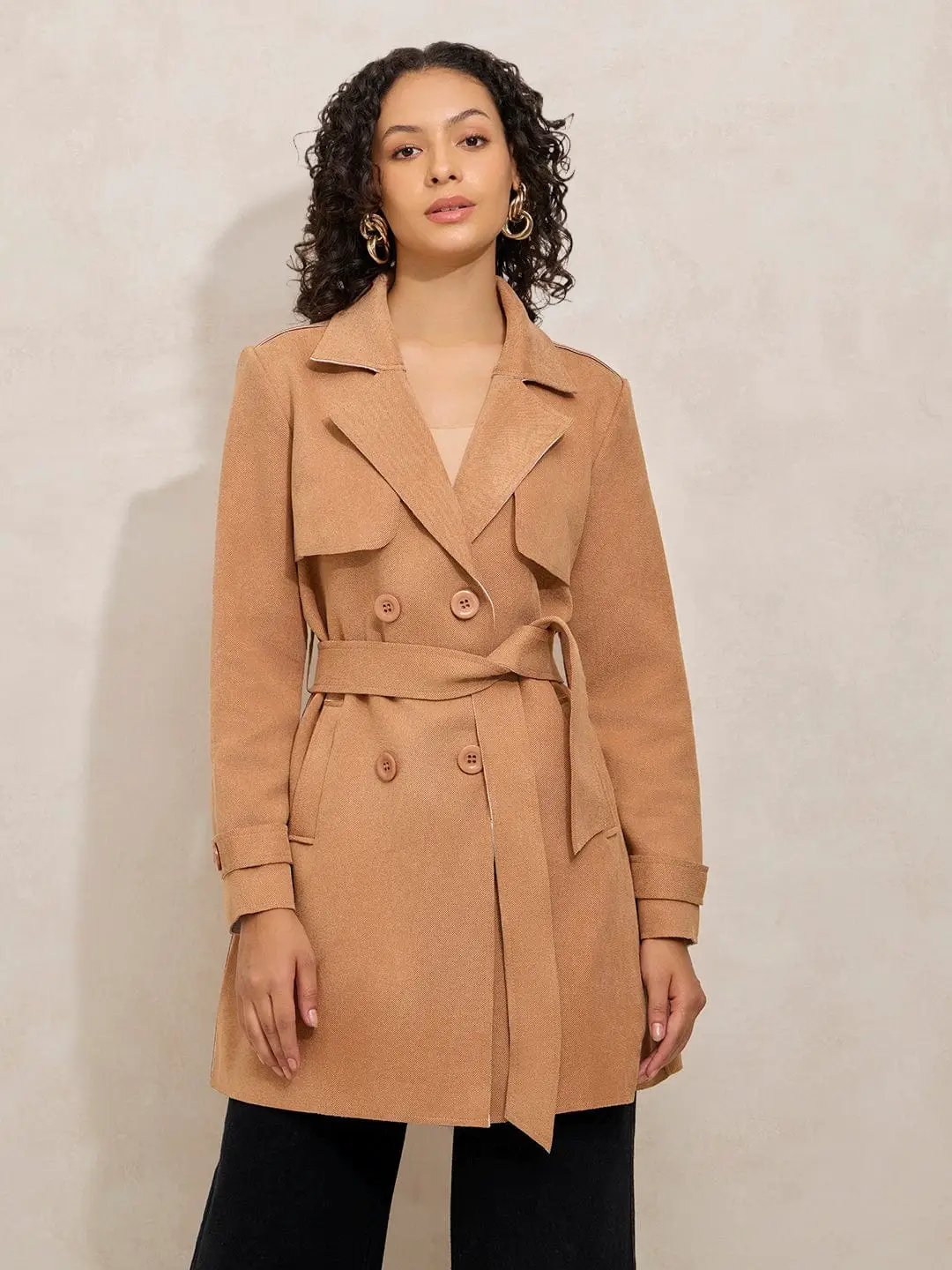 THETOE Roosevelt trench coat ベージュ　S Buy Women's Beige Trench Coat with Shoulder Flaps Online | Showoffff