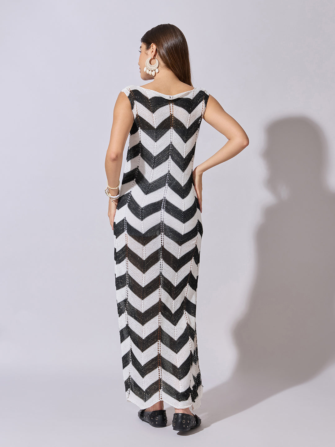 Women's Knitted White Chevron Pattern Sleeveless Midi Dress
