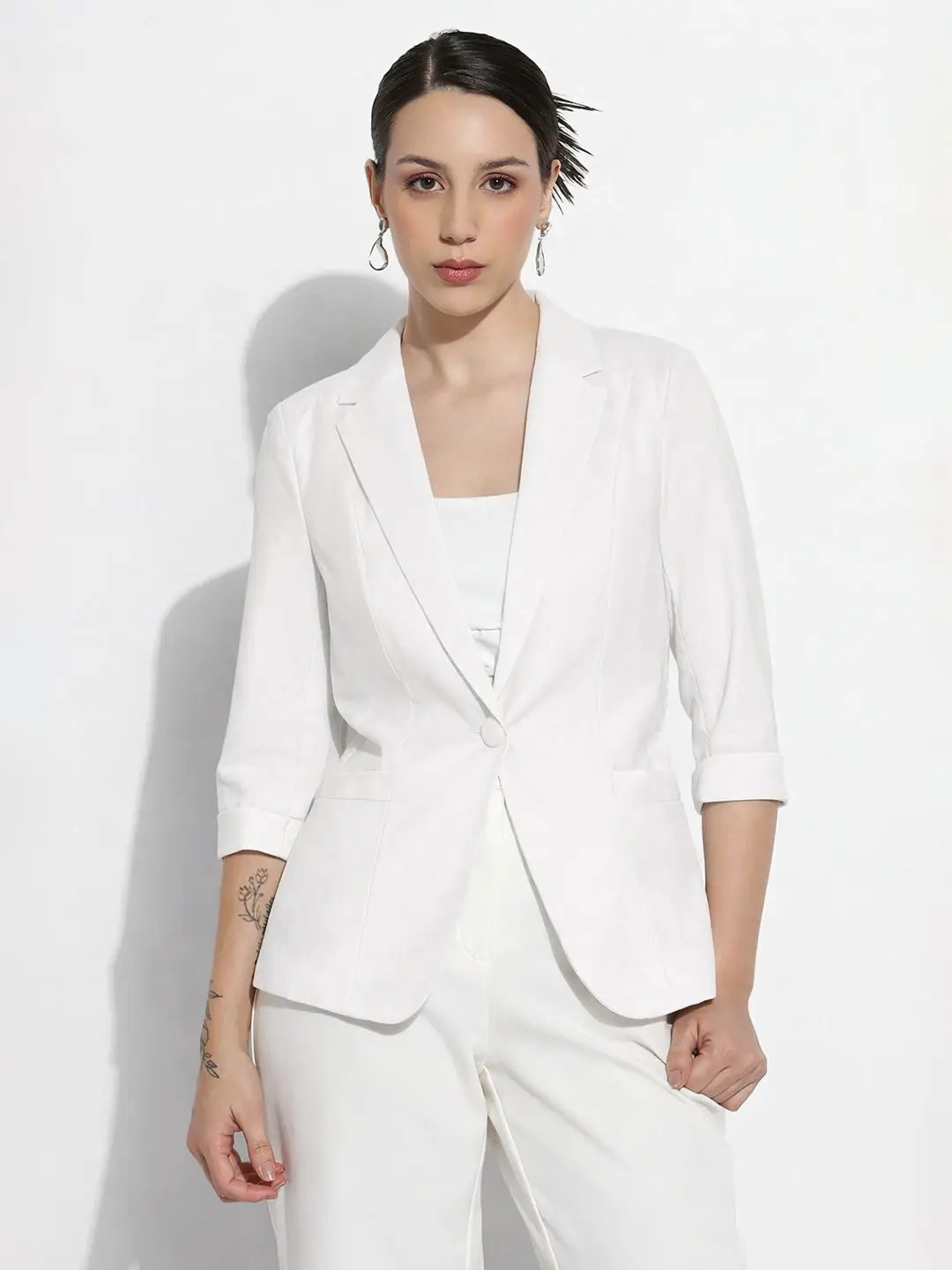 Women's White Tailored Fit Blazer - Uncategorized from SHOWOFFFF