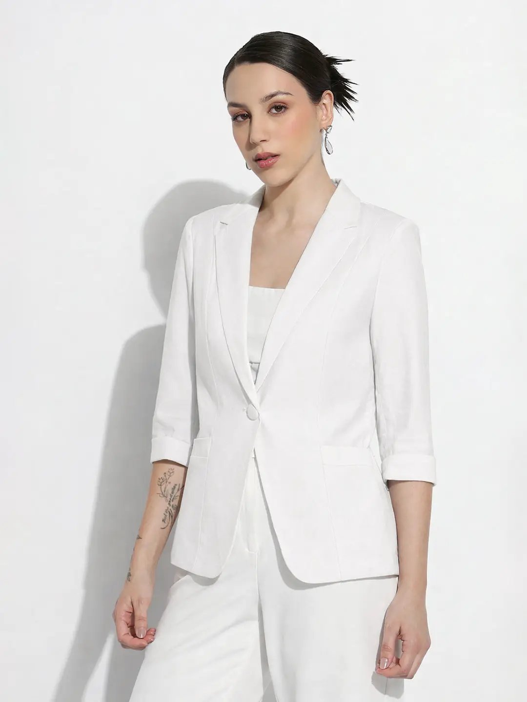 Women's White Tailored Fit Blazer - Uncategorized from SHOWOFFFF