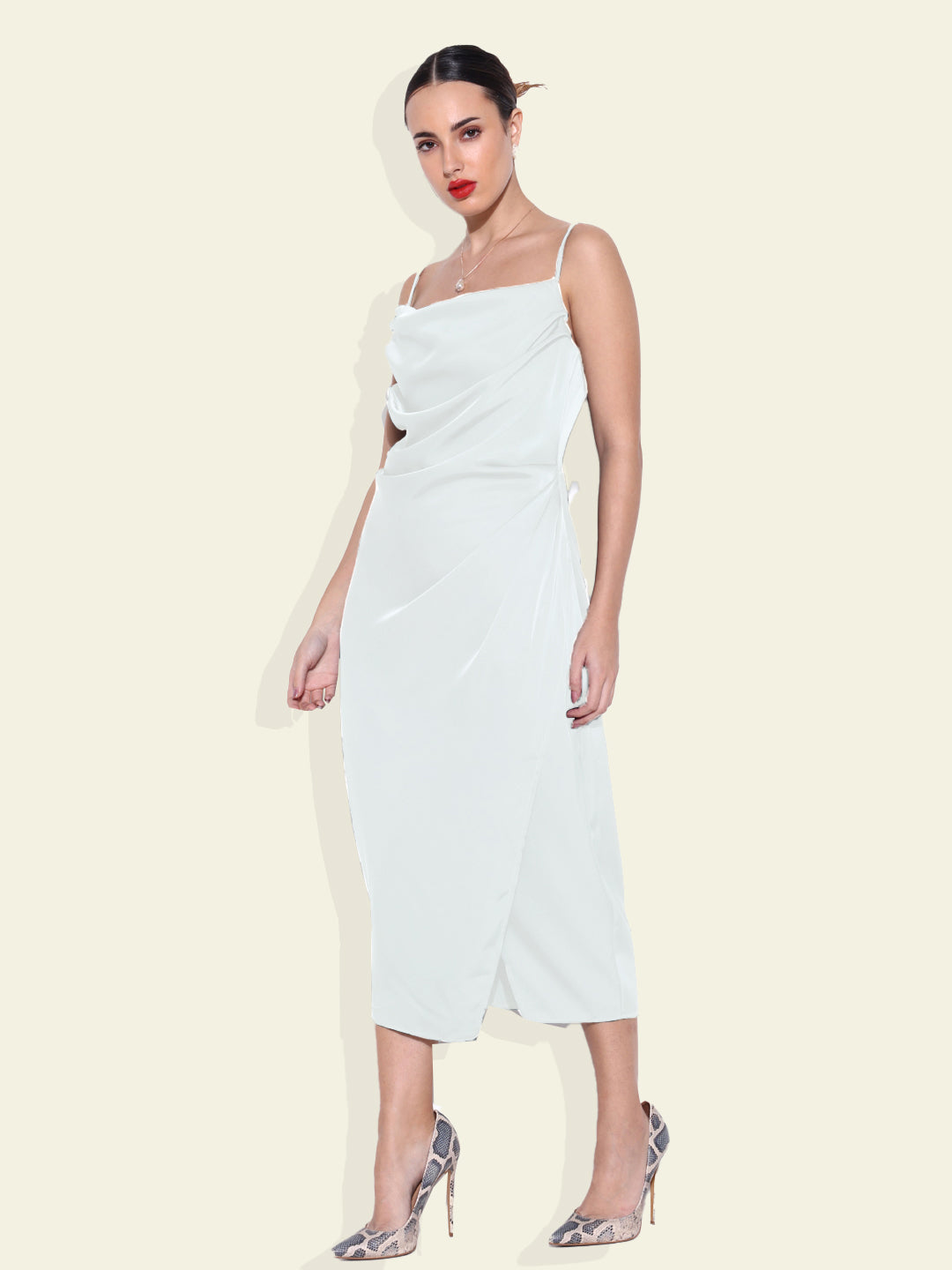 Women White Solid Sheath Dress