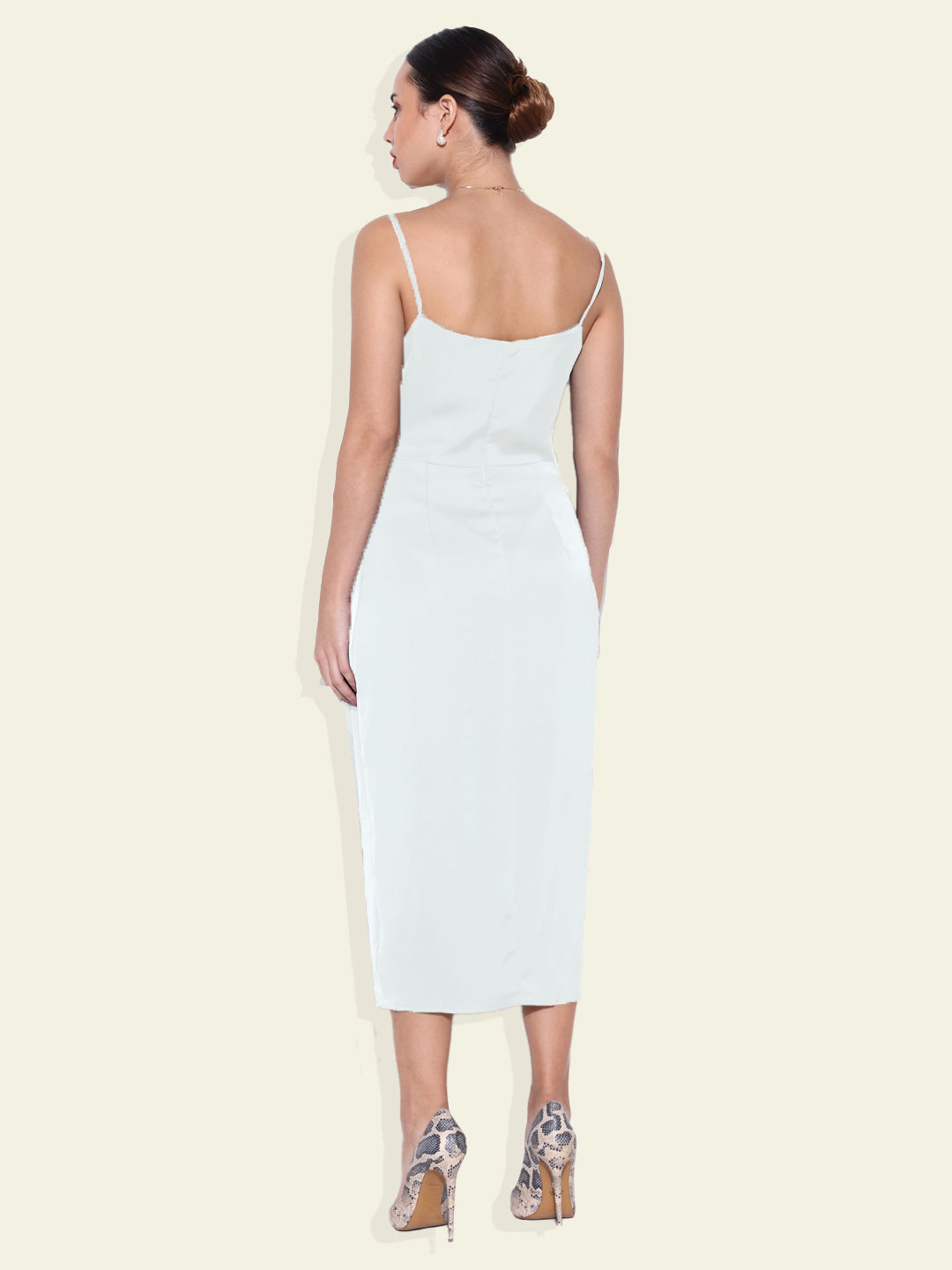 Women White Solid Sheath Dress