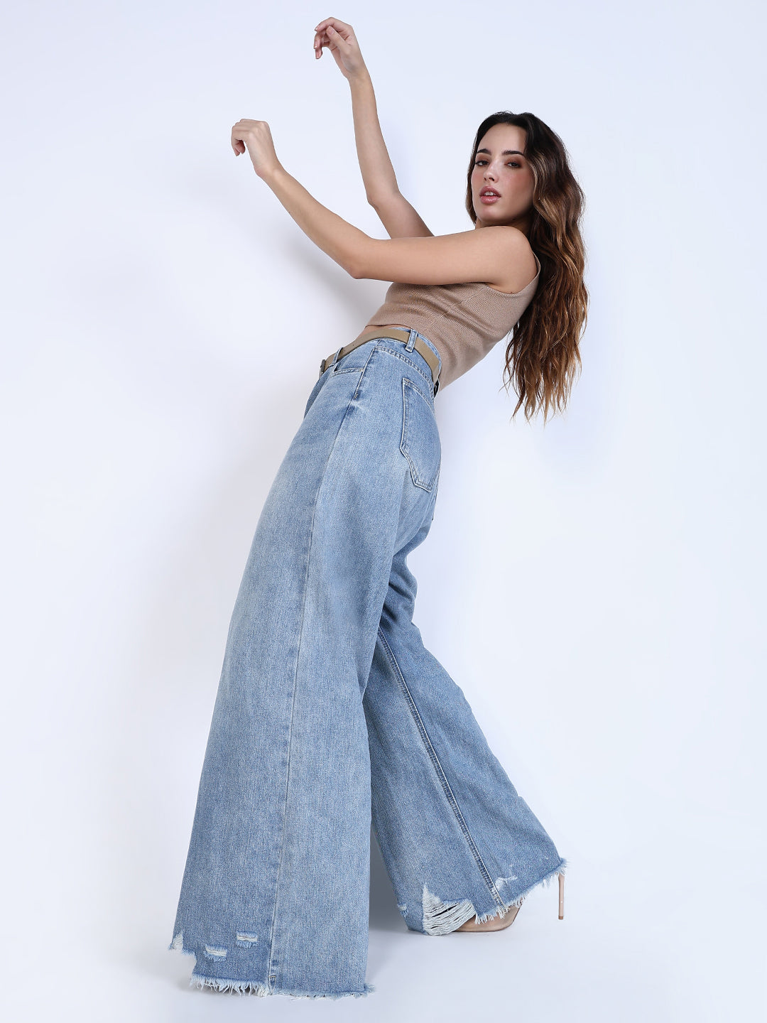 Women Solid Blue Wide Leg Jeans with Belt