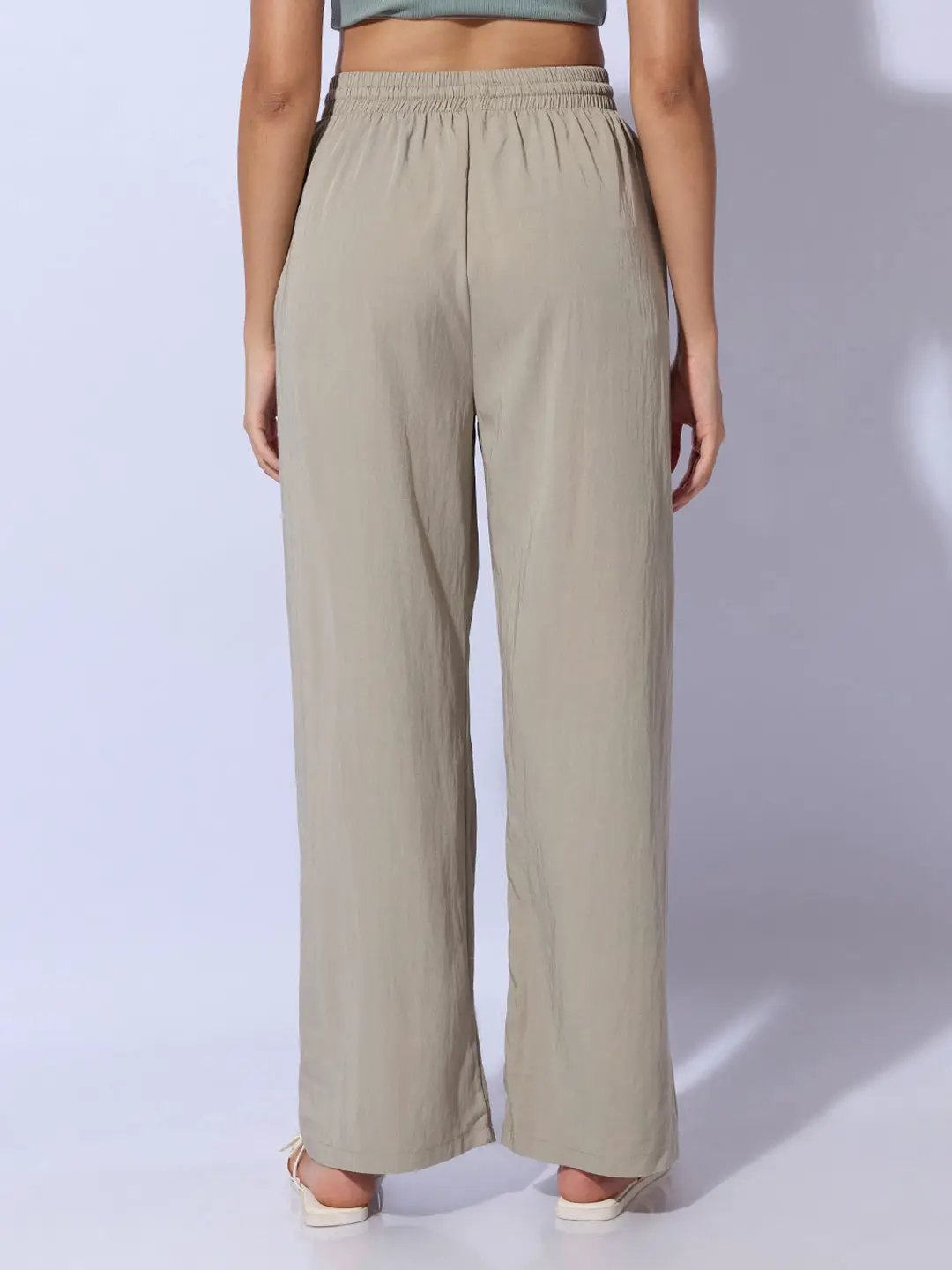 Women's Green Solid Straight Fit Parallel Palazzos - Uncategorized from SHOWOFFFF