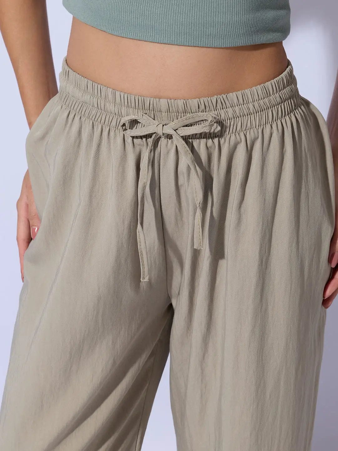 Women's Green Solid Straight Fit Parallel Palazzos - Uncategorized from SHOWOFFFF