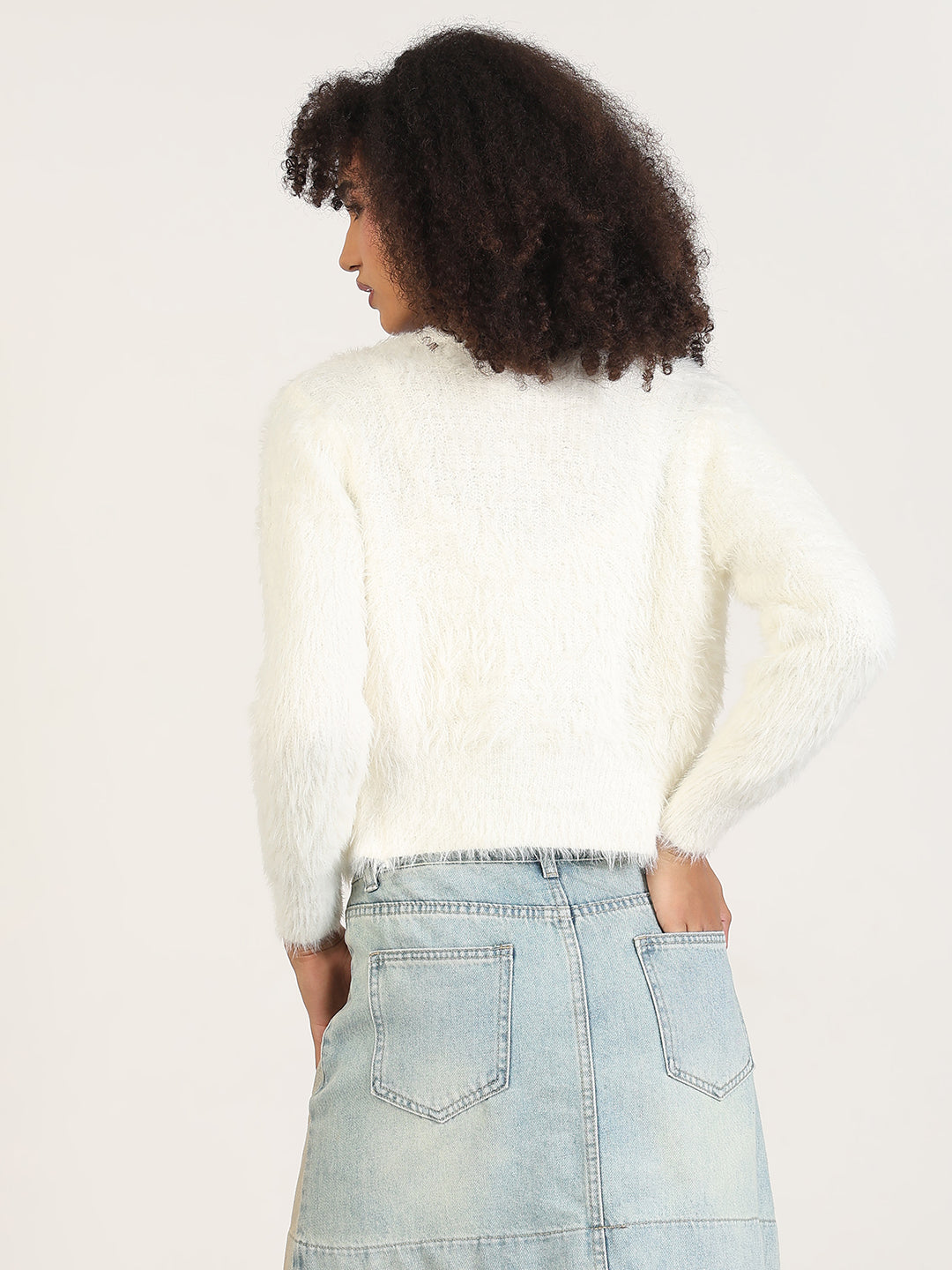 Women's White Solid V-Neck Crop Shrug