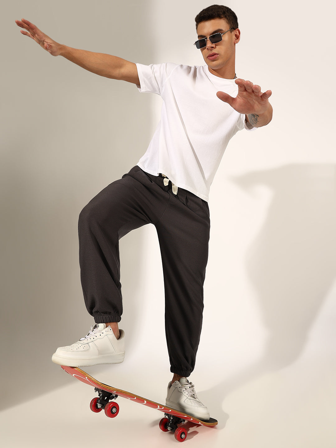 Men's Textured Grey Pleated Relaxed Fit Trousers