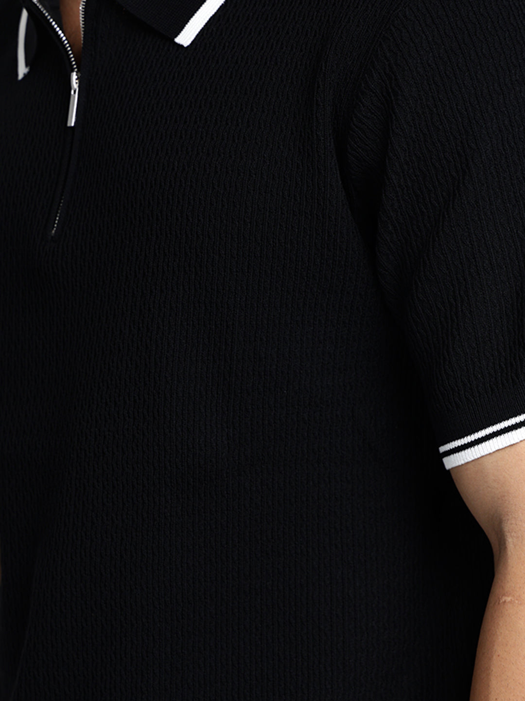 Men's Textured Black Short Sleeves Polo Collar Regular Fit T-Shirt with Zip Details
