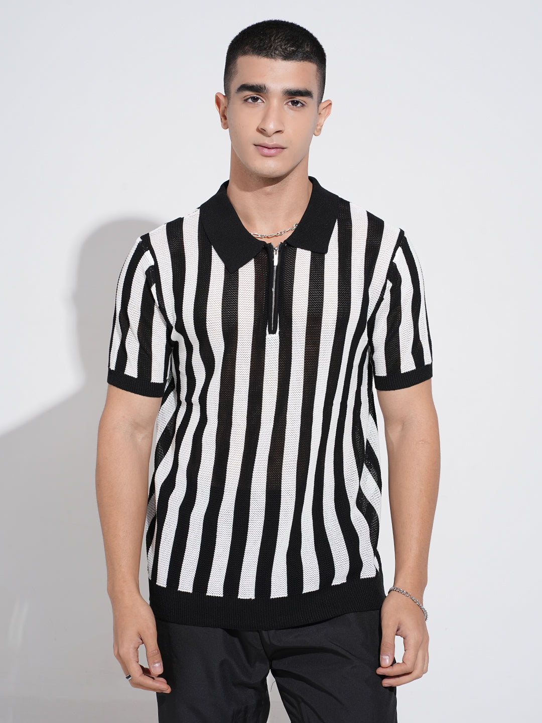 Men's Striped Black Textured Short Sleeves Polo Collar Regular Fit T-Shirt with Zip Details