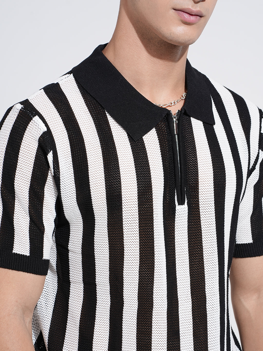 Men's Striped Black Textured Short Sleeves Polo Collar Regular Fit T-Shirt with Zip Details