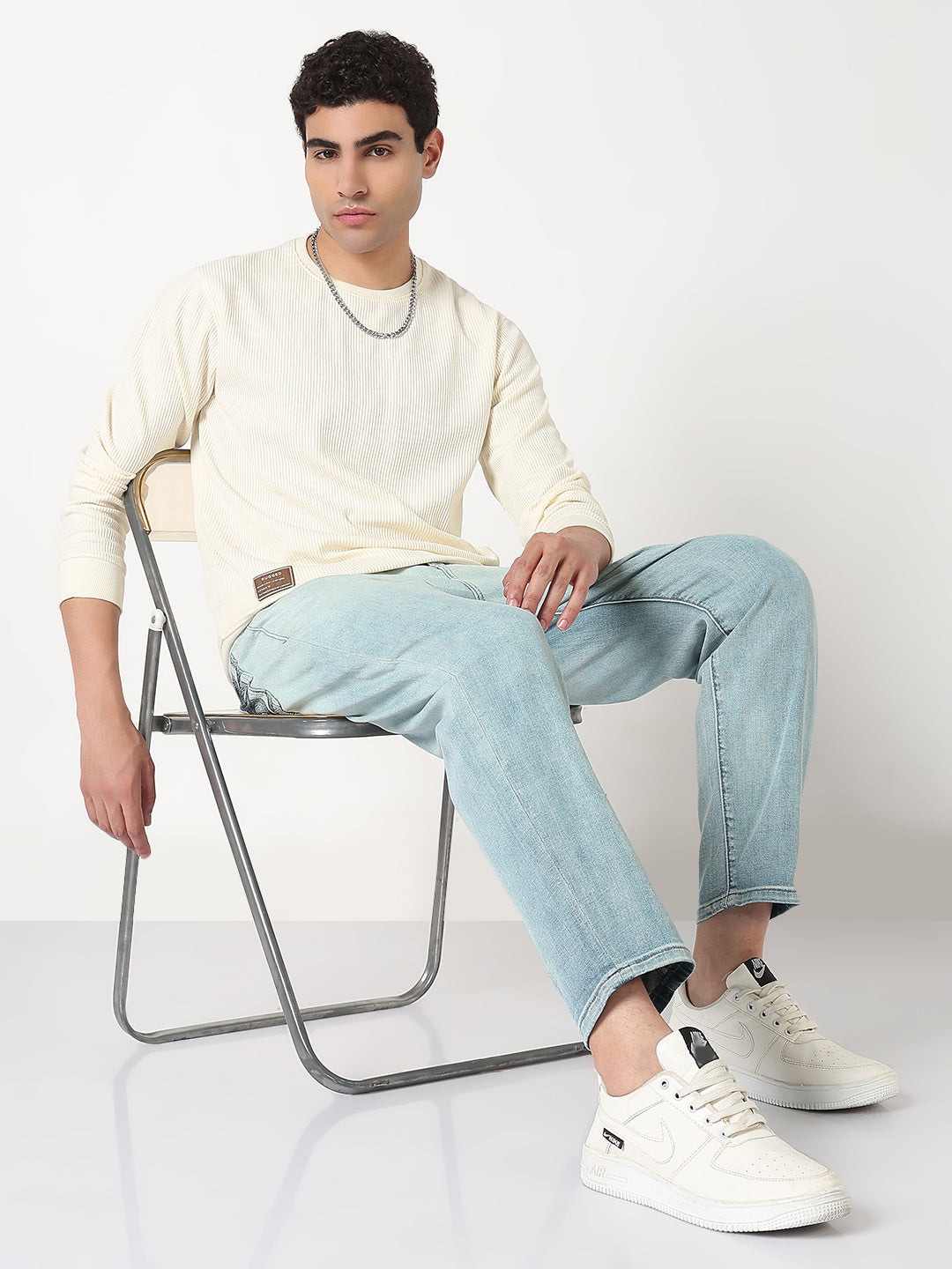 Men's Blue Tapered Fit Ombre Jeans with Embroidered Pocket