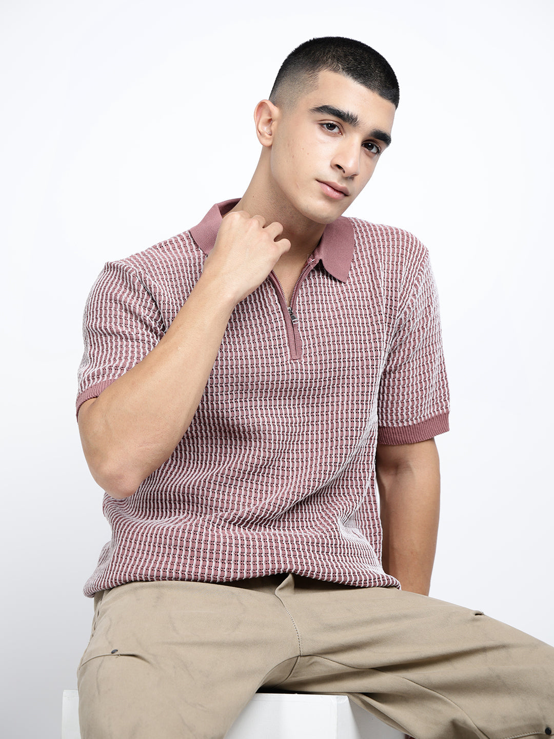 Men's Textured  Mauve Short Sleeves Polo Collar Regular Fit T-Shirt with Zip Details