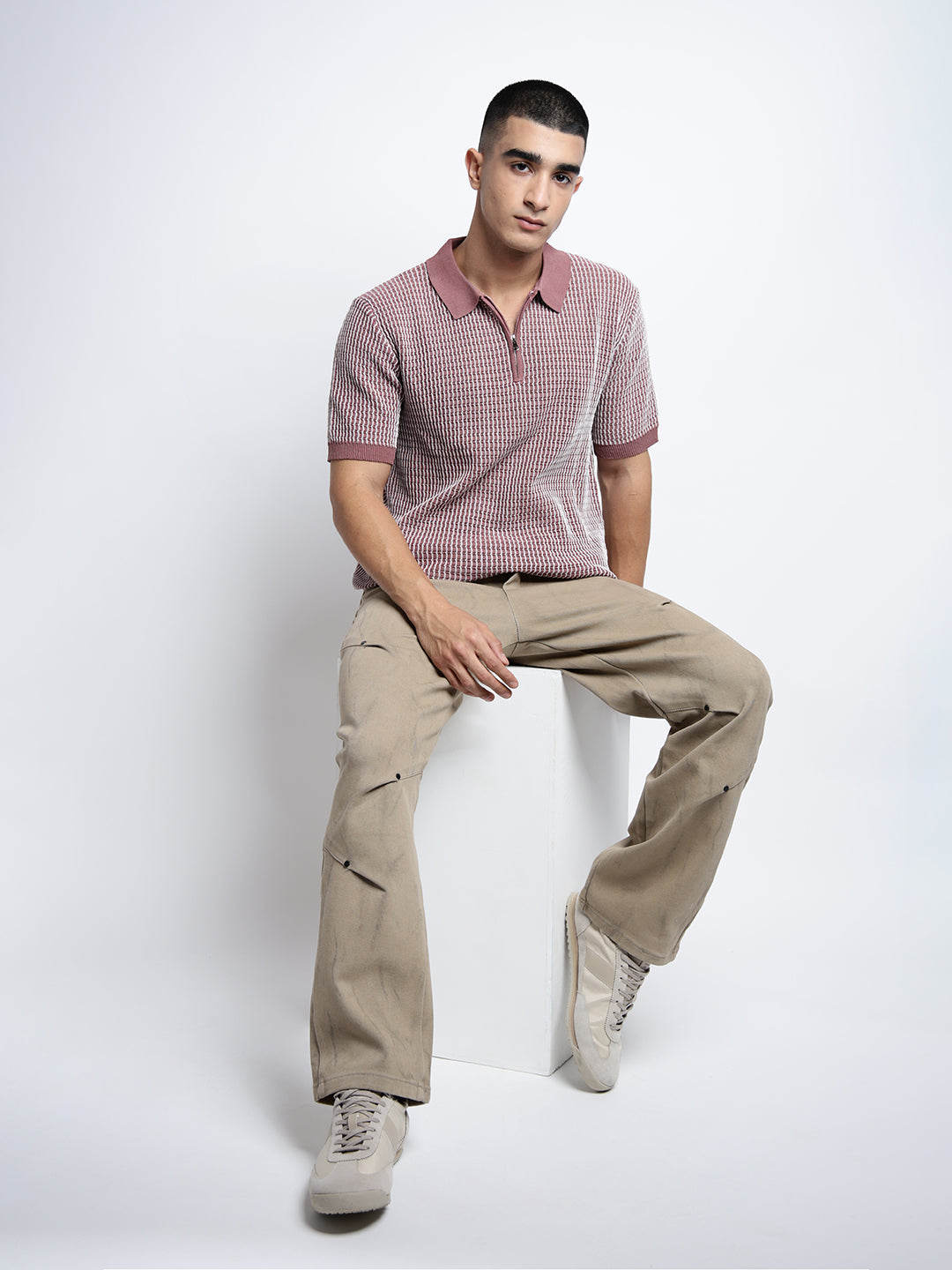 Men's Textured  Mauve Short Sleeves Polo Collar Regular Fit T-Shirt with Zip Details