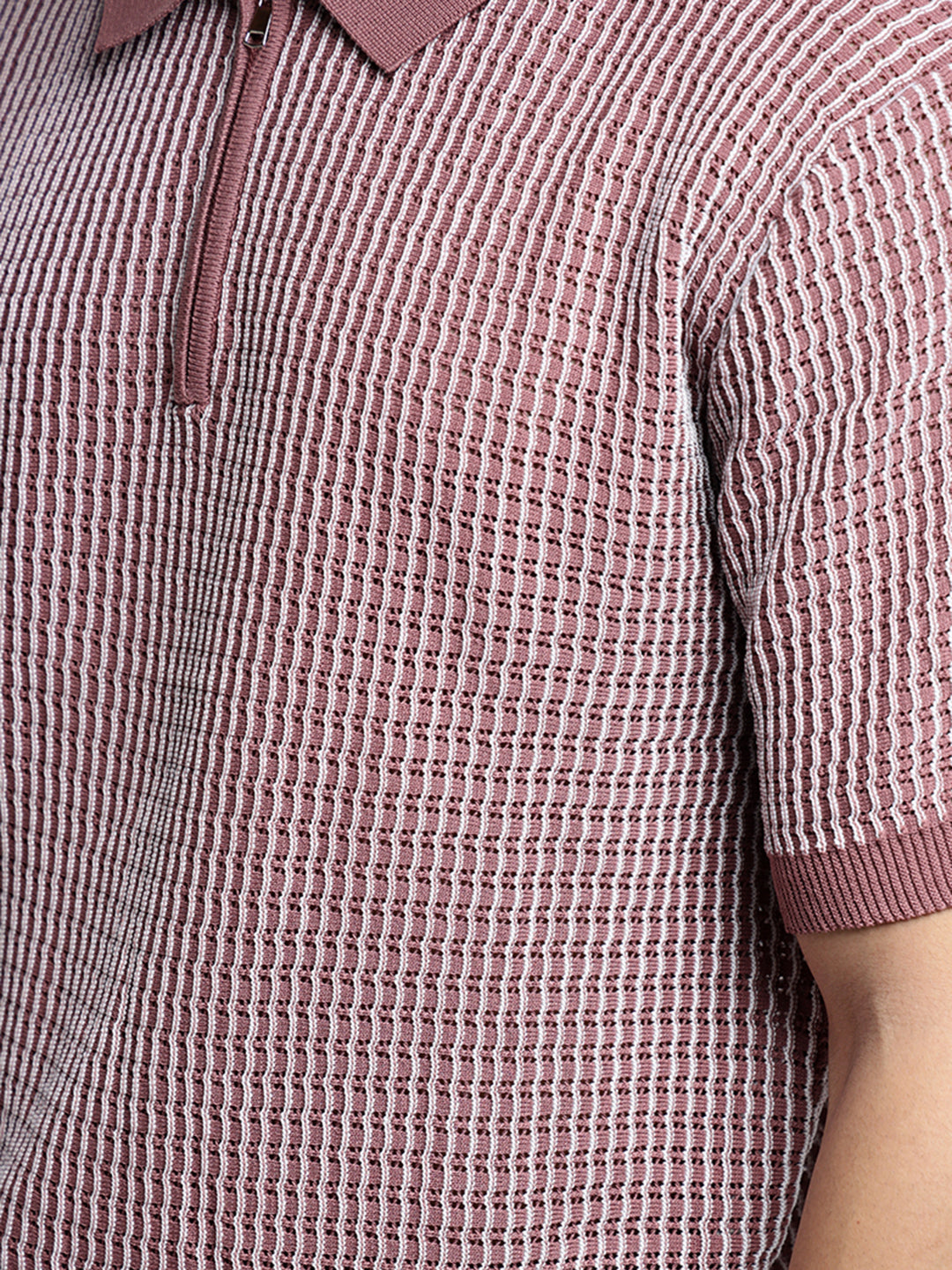 Men's Textured  Mauve Short Sleeves Polo Collar Regular Fit T-Shirt with Zip Details