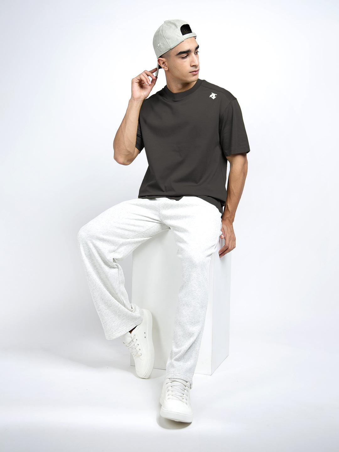 Men's Grey Short Sleeves Crew Neck Relaxed Fit T-Shirt