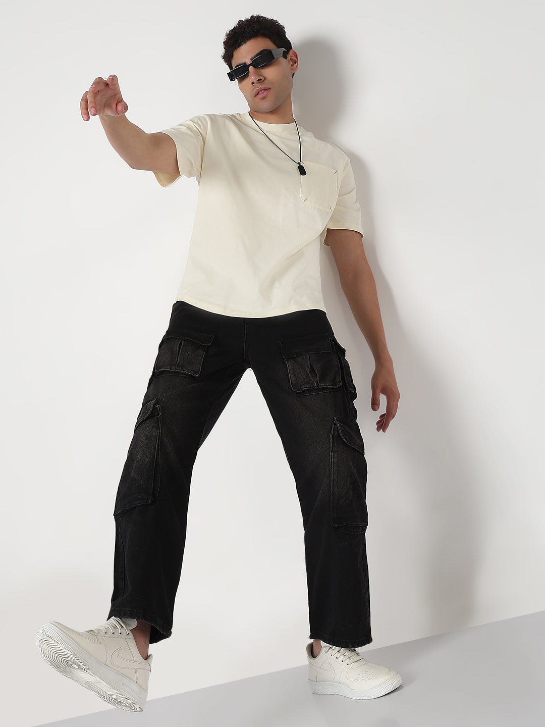 Men's Black Straight Fit Cargo Jeans