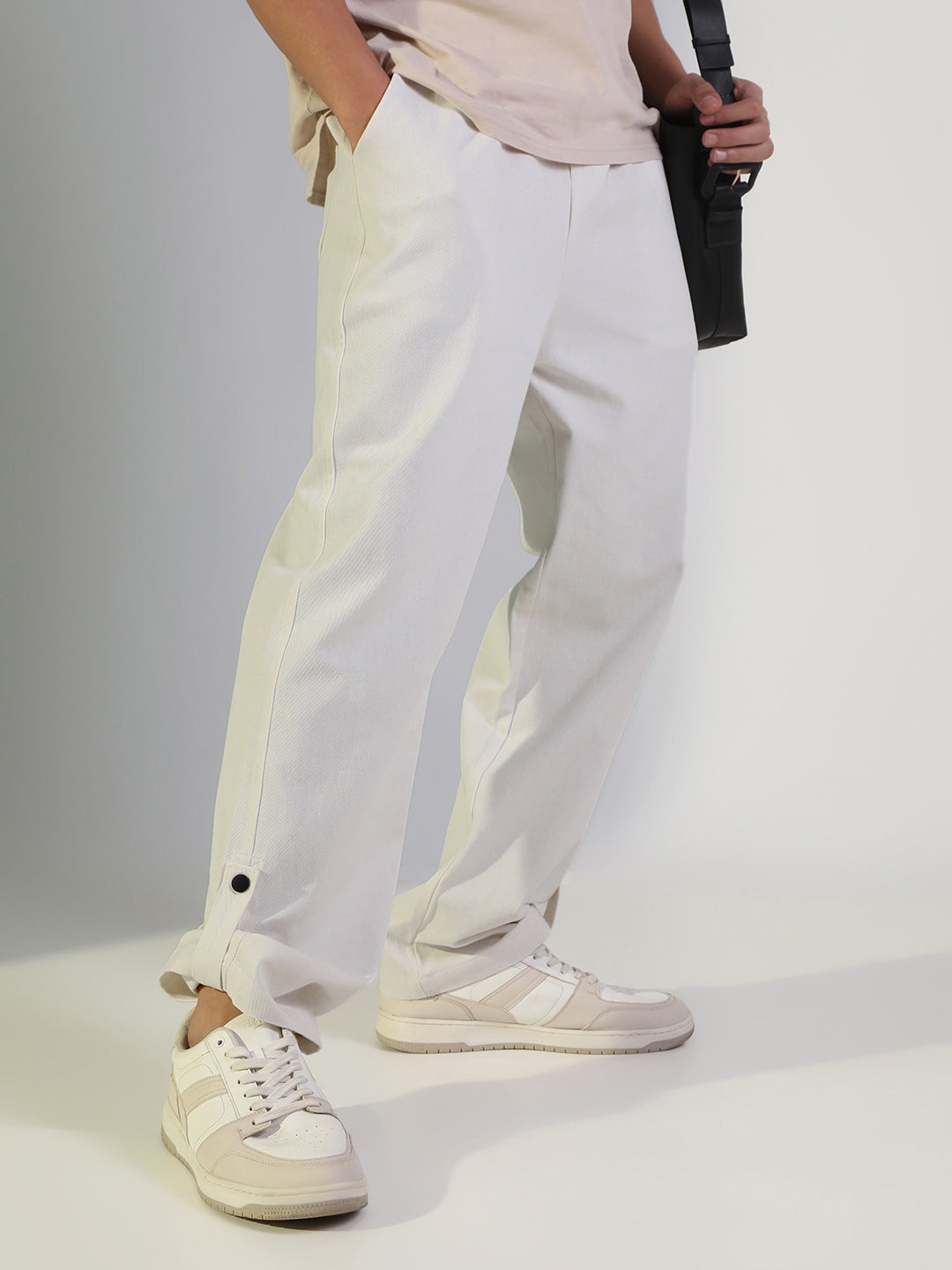 Men's White Mid Rise Regular Fit Trousers