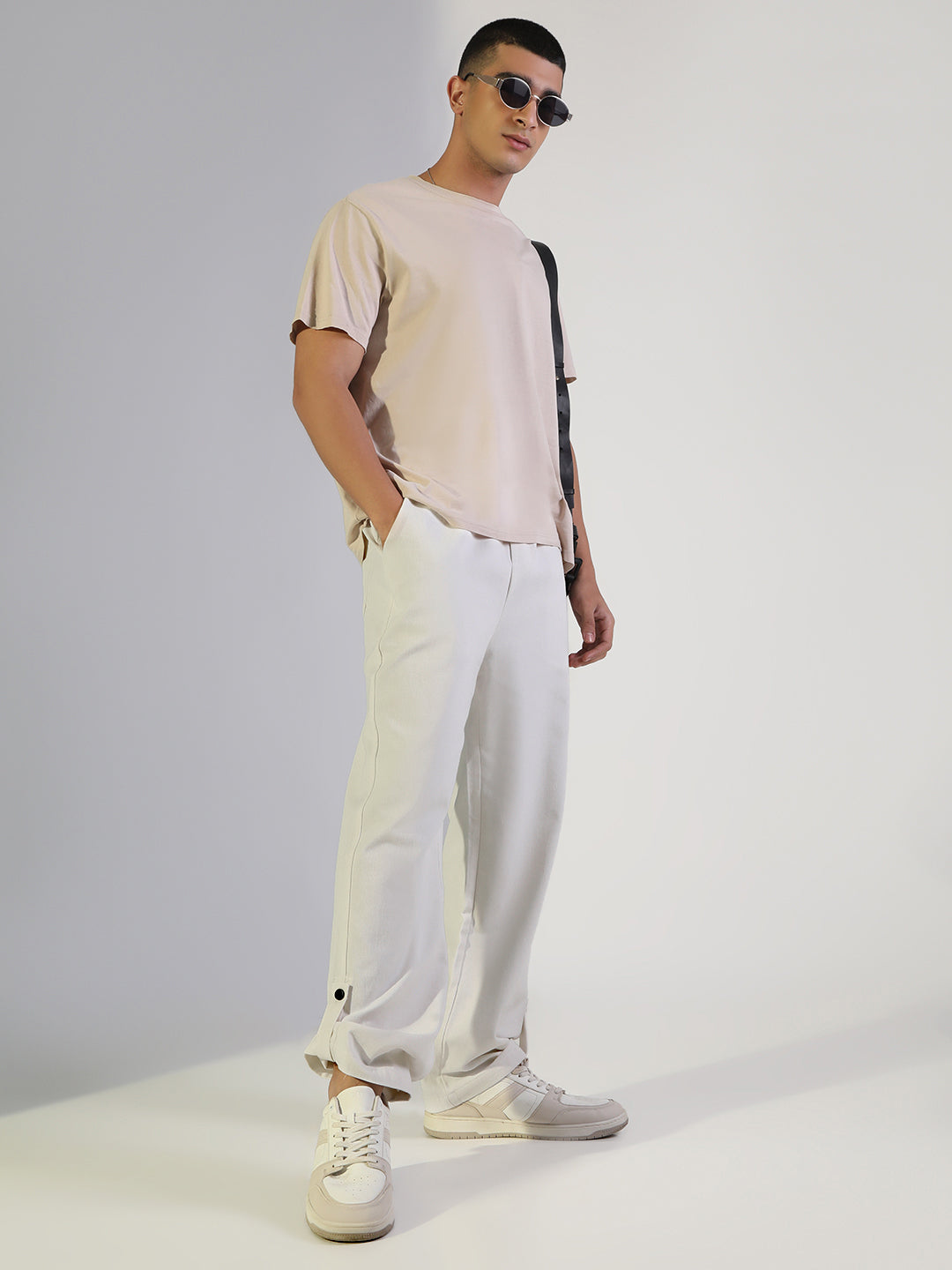 Men's White Mid Rise Regular Fit Trousers