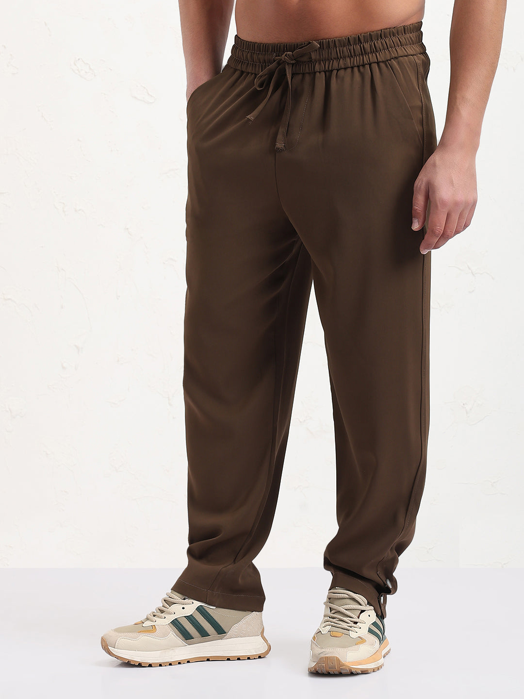 Men's Olive Solid Tapered Fit Trousers