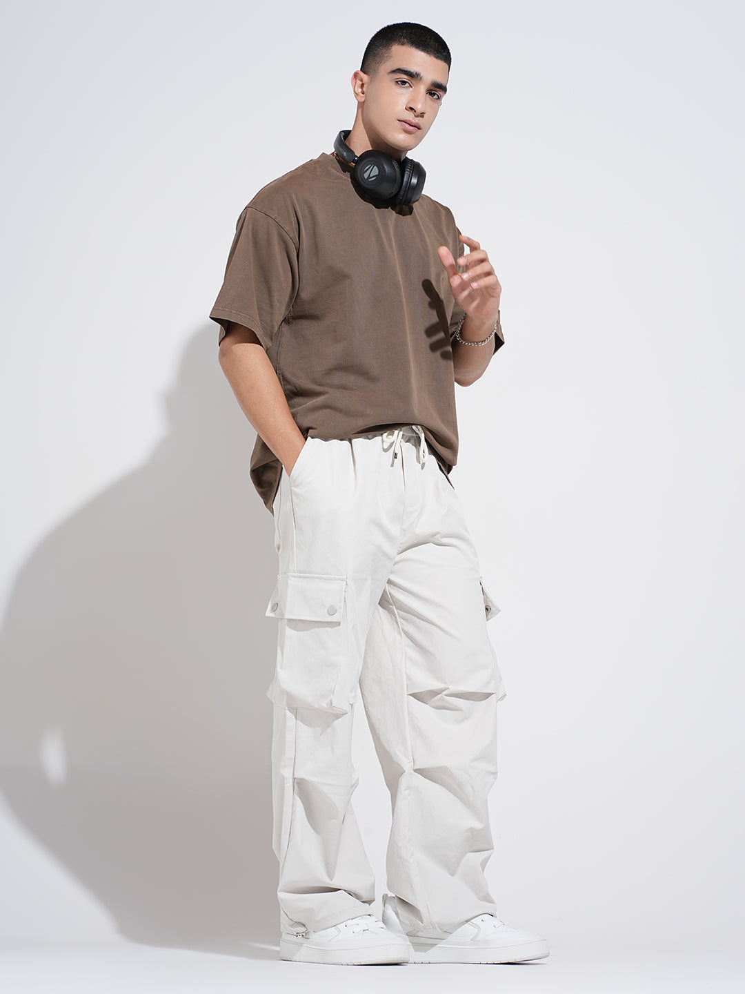 Men's Off White Relaxed Fit Cargo Trousers with Side Stylized Pleats