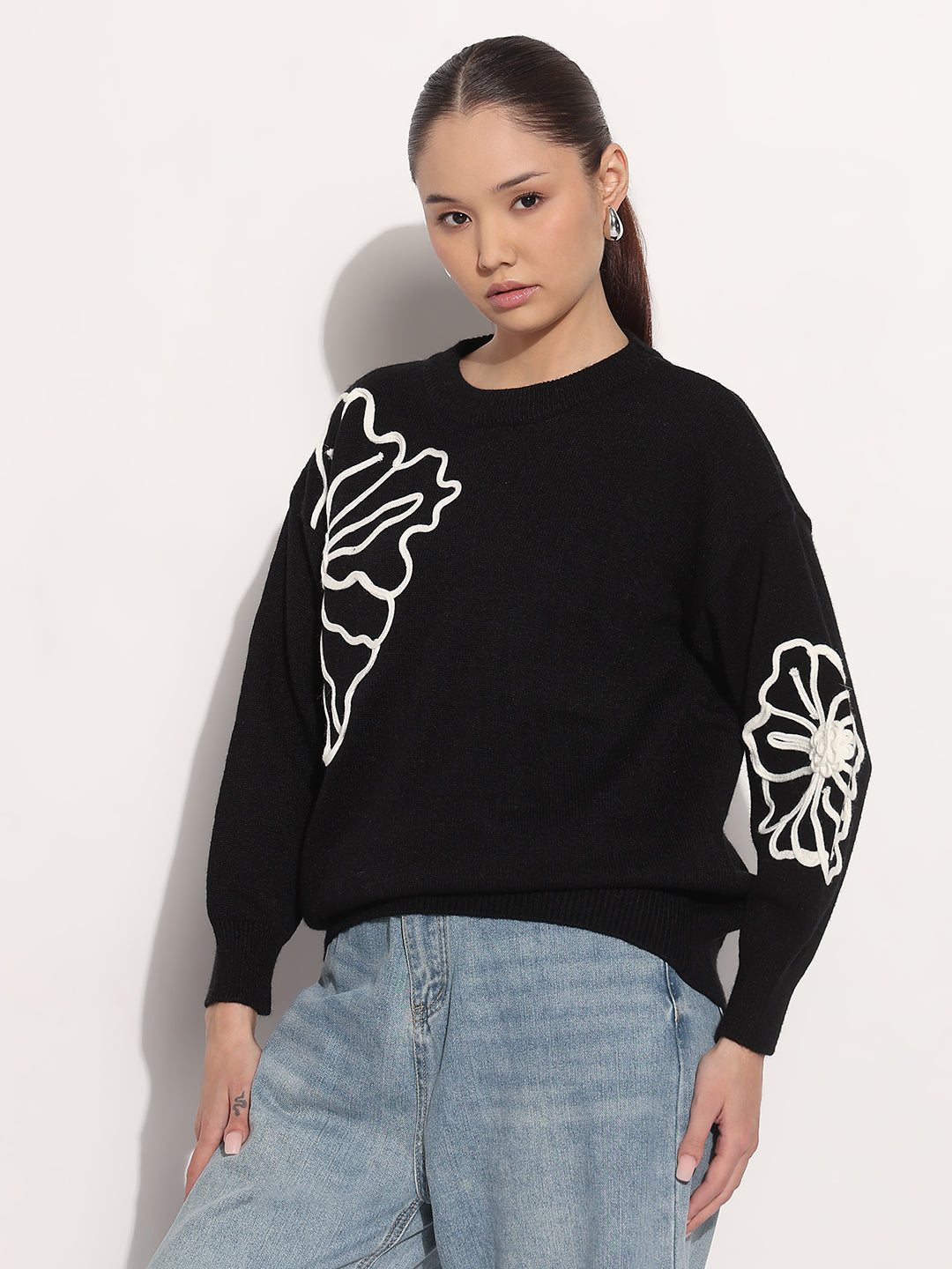 Women's Floral Embroidered Black Round Neck Knit Pullover Top