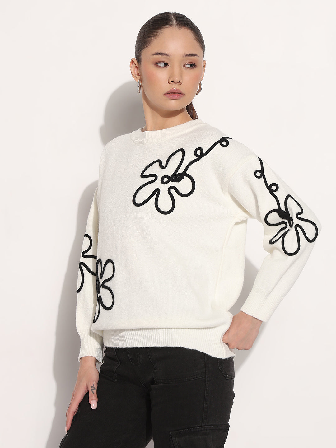 Women's Floral Embroidered White Round Neck Knit Pullover Top
