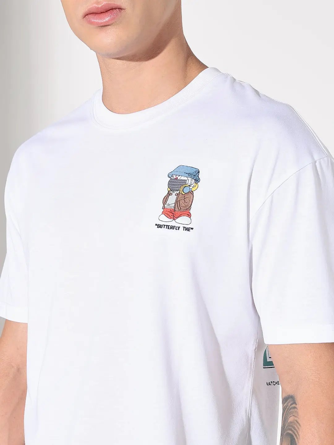 Men's Graphic Print White Short Sleeves Round Neck Relaxed Fit T-Shirt - from SHOWOFFFF