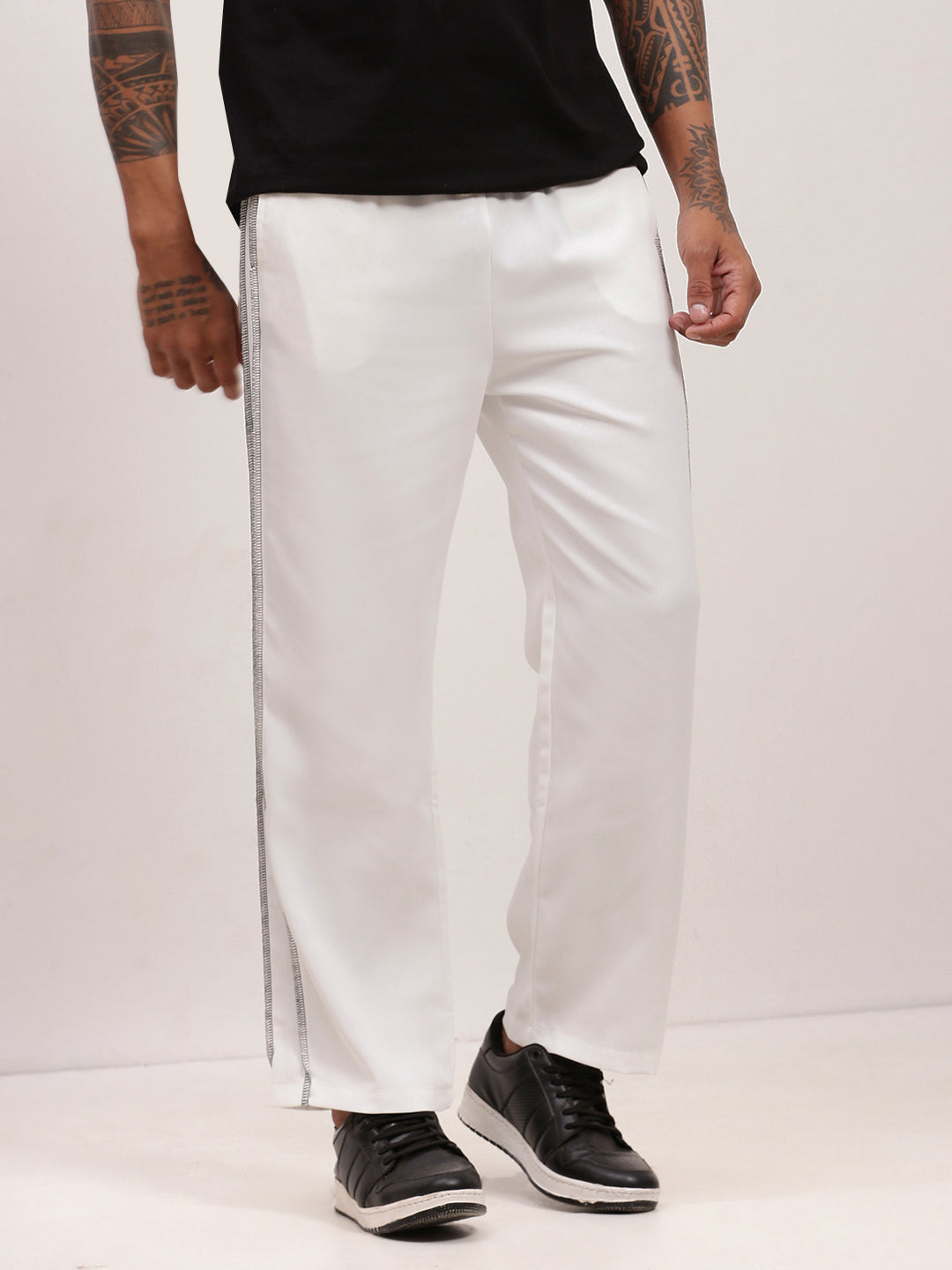 Men White Solid Straight Fit Trousers