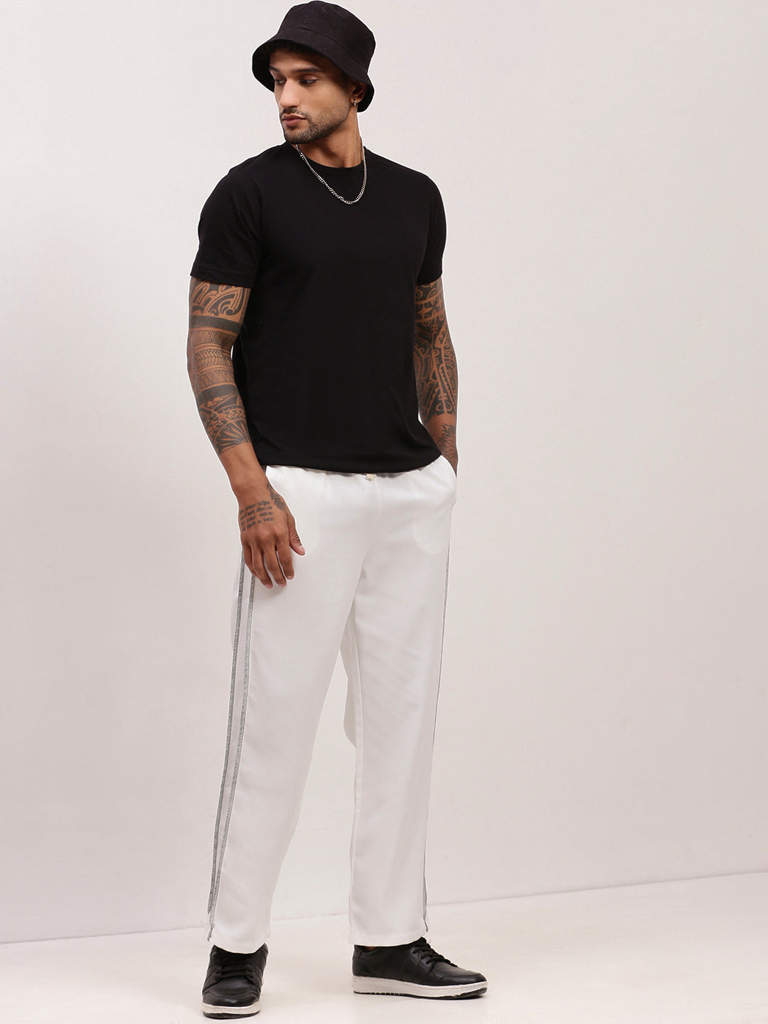 Men White Solid Straight Fit Trousers