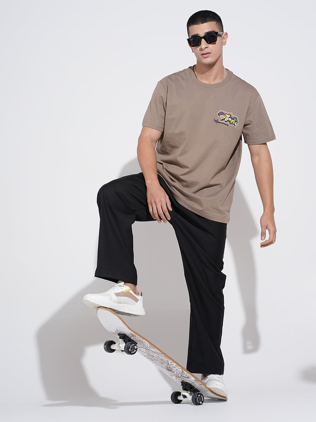 Men's Graphic Print Brown Short Sleeves Round Neck Relaxed Fit T-Shirt