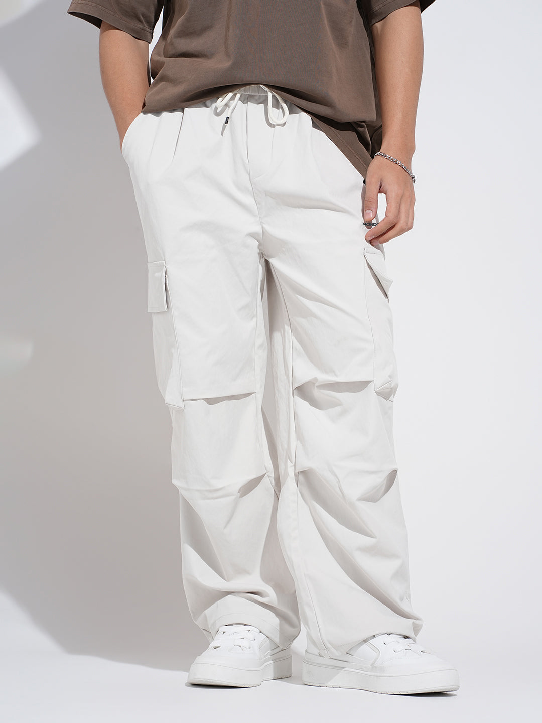 Men's Off White Relaxed Fit Cargo Trousers
