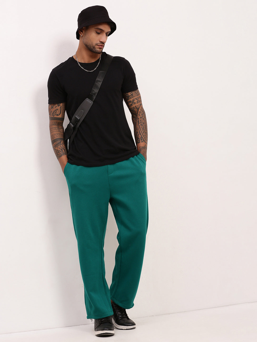 Men Green Solid Track Pant